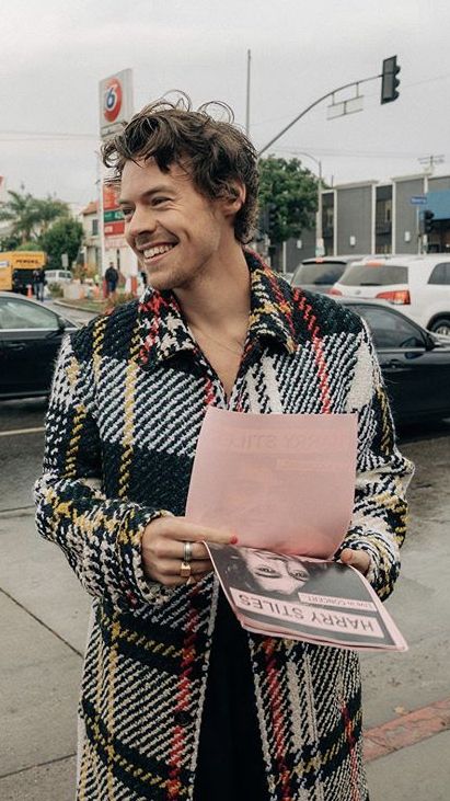 Late Late Show, Best Dressed Man, Haikou, Harry Styles Wallpaper, Harry Styles Pictures, Harry Styles Photos, Mr Style, The Perfect Guy, Treat People With Kindness