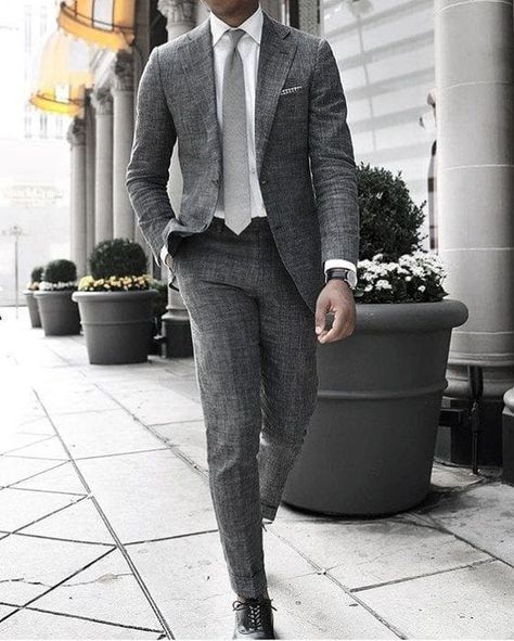 Charcoal Grey Suits with Black Shoes For Men (8) Grey Suit Black Shoes, Men Suits Prom, Formal Menswear, Terno Slim, Charcoal Gray Suit, A Man In A Suit, Man In A Suit, Black Leather Oxfords, Black Shoes Men