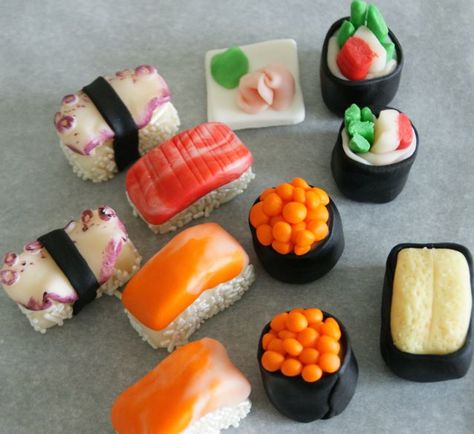 fondant sushi for gourmet cake by Mili's Sweets so cool!!!!!!! Sushi Cake Birthday, Sushi Cupcakes, Sweet Sushi, Tea Party Cupcakes, Cupcake Fondant, Candy Sushi, Dessert Sushi, Sushi Cake, Sushi Party