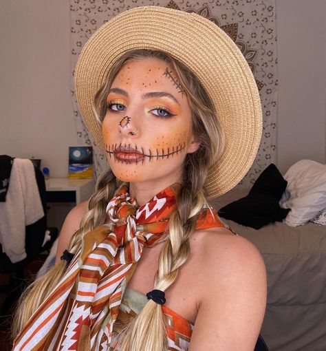 Here to scare the crows away 👒🖤🧡Day 6 of #31daysofhalloweenmakeup (Follow @total.beauty.essentials for more!) . I’ve been busy all day… Halloween Makeup Looks Cute, Halloween Makeup Looks Simple, Halloween Makeup Aesthetic, Simple Halloween Makeup Looks, Makeup Looks Cute, Cute Halloween Makeup Ideas, Halloween Makeup Cute, Halloween Makeup Terror, Scary Halloween Makeup Looks