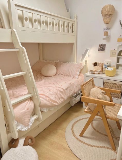 Aesthetic Bunk Bedroom, Korean Bunk Bed Aesthetic, Aesthetic Rooms With Bunk Beds, Korean Bunk Bed, Coquette Bunk Bed, Aesthetic Bunk Bed Rooms, Room Inspo Bunk Bed, Bunk Bed Aesthetic Room, Room Ideas Bunk Beds Aesthetic