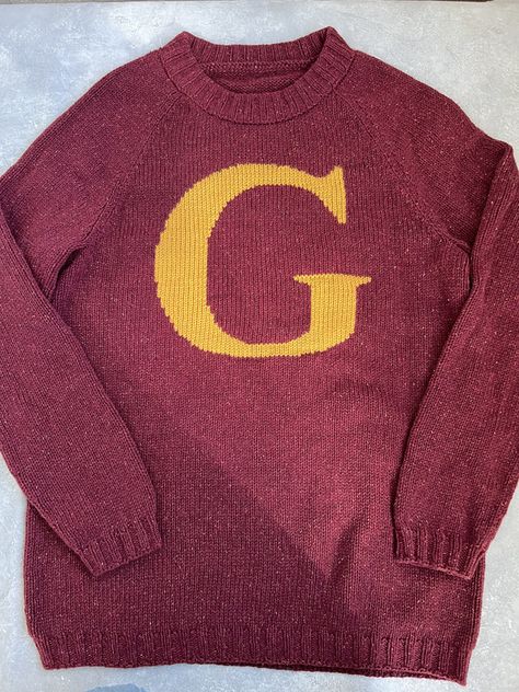 Hogwarts Homage: DIY Weasley Sweater and More #harrypotteraesthetic #gryffindoraesthetic #slytherinaesthetic #weasleysweater #weasleytwins #knittingpattern George Weasley Sweater, Weasley Sweater Aesthetic, Weasley Sweater, Aesthetic Magic, Sweater Ornaments, Weasley Family, Sweater Aesthetic, Gryffindor Aesthetic, Weasley Twins