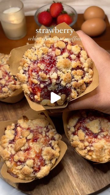 The Sapor on Instagram: "Strawberry white chocolate muffins 🍓🤍 full recipe below! 

Ingredients:
*  2 1/3 cups all-purpose flour
*  1/2 cup granulated sugar
*  2 tsp baking powder
*  1/2 teaspoon salt
*  2/3 cup milk
*  8 tbsp melted butter (one stick)
*  1/3 cup melted white chocolate
*  2 eggs
*  1 teaspoon vanilla extract
*  1 cup fresh strawberries (chopped)
*  3/4 cup white chocolate chips

Crumble 
* 1/2 cup flour
* 1/4 cup sugar
* 3 tbsp brown sugar 
* 4 tbsp butter (melted or cold)
Instructions:
*  Preheat your oven to 425F (200°C). Line a muffin tin with paper liners or grease with non-stick spray.
*  In a large mixing bowl, whisk together the flour, sugar, baking powder, and salt until well combined.
*  In a separate bowl, mix the milk, melted butter eggs, and vanilla extract u Strawberry Crumble Muffins, Chocolate Strawberry Muffins, Strawberry White Chocolate, White Chocolate Muffins, Melted White Chocolate, Chocolate Chip Muffin Recipe, Banana Bread Recipe Moist, Instagram Recipes, Strawberry Muffins