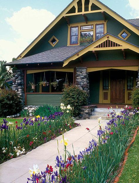 ABOVE: A profusion of Queen Anne’s lace, daylilies, and purple coneflower threaten to overwhelm the path to a simple cottage, increasing its charm.Photo by Doug Bungalow Landscaping, Craftsman Landscaping, Craftsman Bungalow Exterior, Entryway Garden, Concrete Path, Craftsman Homes, Concrete Walkway, Craftsman Bungalow, Bungalow Exterior