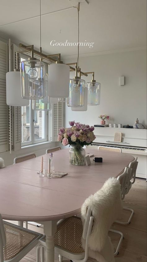 Pink Home Decor Aesthetic, Aesthetic Pink House, Pink Aesthetic House, Pink Home Aesthetic, Pink Apartment Aesthetic, Girly Home, Decorative Wallpaper, Aesthetic Apartment, Deco Studio