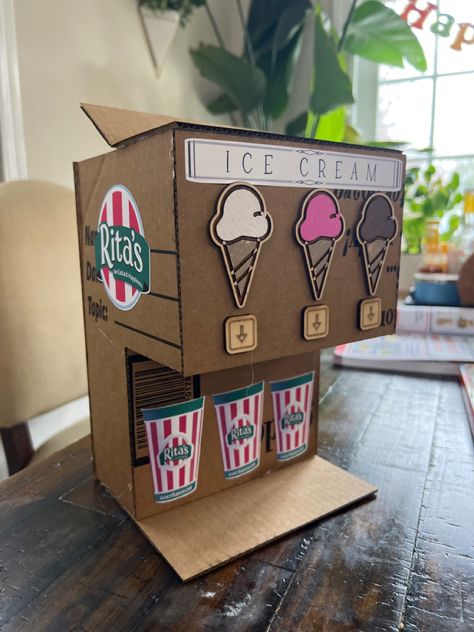 Ice Cream Truck Dramatic Play, Ice Cream Dramatic Play, Ice Cream Shop Dramatic Play, Box Ice Cream, Cardboard Display Stand, Cardboard Crafts Kids, Dramatic Play Preschool, Cardboard Crafts Diy, Cardboard Box Crafts