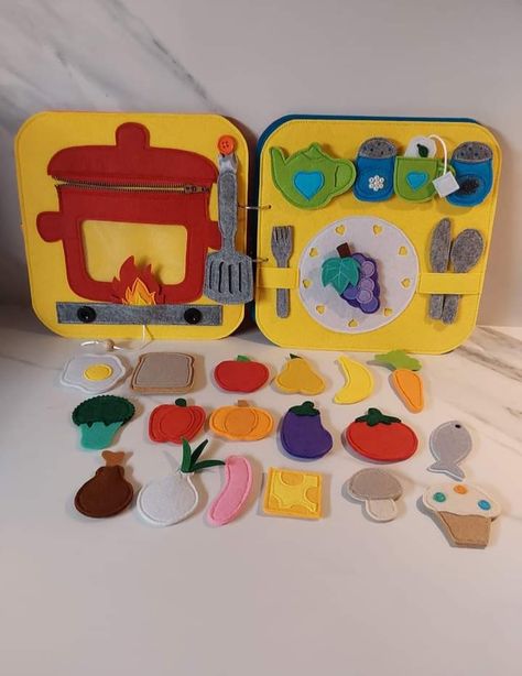 Interactive Felt Book, Felt Dollhouse Book, Felt Books Diy, Diy Felt Books For Toddlers, Felt Toy Food, Felt Book Ideas, Felt Books For Toddlers, Libro Sensorial Ideas, Felt Money