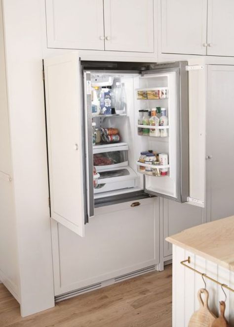 We're sharing how we turned our regular refrigerator into an integrated (panel) refrigerator, without spending a lot of money! #diy #kitchen #panelrefrigerator #integratedrefrigerator Appliance Organization, Appliances Organization, Hidden Refrigerator, Panel Refrigerator, Hidden Fridge, Hide Appliances, Panel Ready Refrigerator, Paneled Refrigerator, Appliance Storage