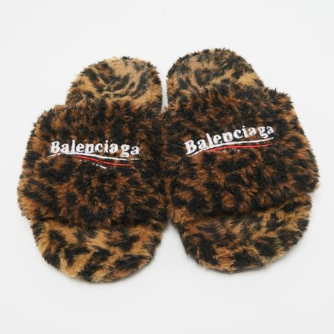 Balenciaga Brown/Black Fur Leopard Print Flat Slides Size 39 Nike Fur Slides, Bubble Slides With Fur, Balenciaga Slides, Leopard Slides, Balenciaga Fur Slides, Slides Shoes Fur, Leopard Slippers, Leopard Print Flats, Clothing Pieces