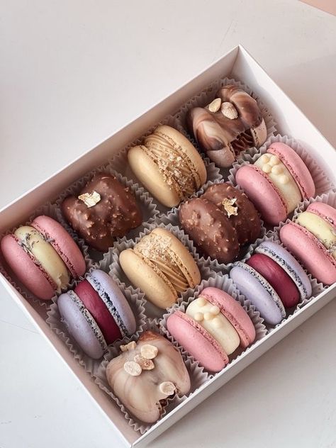 Best Macaron Recipe, Food To Share, Chocolate Macaron, Macaroon Recipes, Artistic Ideas, Pretty Dessert, Macaron Recipe, Bakery Desserts, Vintage Birthday