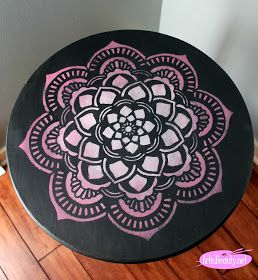 ombre pink and white mandala artwork on charcoal gray grey round table top artwork diy painted furniture boho chic Ombre Painted Furniture, Diy Table Top Designs, Boho Painted Furniture, Pink Painted Furniture, Painted Table Tops, Repurpose Diy, Painted Tables, Patio Furniture Makeover, Ombre Paint