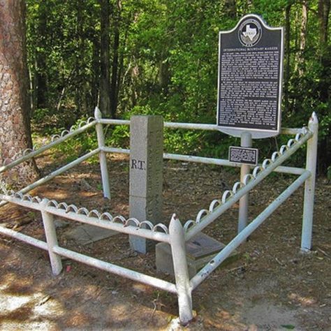 Last Remaining Boundary Marker for the Republic of Texas – Carthage, Texas - Atlas Obscura Old West Photos, For The Republic, Republic Of Texas, Texas Places, Land Surveying, San Jacinto, Texas History, Carthage, Back Road