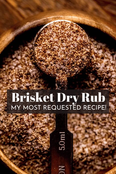 This is the best Brisket Dry Rub and it’s only made with 5 simple spices! The smoky and savory spice blend creates a beautiful crust (“bark”) around the outside while infusing a symphony of mouthwatering flavors into every bite of brisket! // recipe // Texas Steak Dry Rub Recipe, Steak Dry Rub, Peper Steak, Brisket Dry Rub, Brisket Rub Recipe, Dry Rub For Steak, Smoked Beef Brisket Recipes, Steak Rub Recipe, Best Brisket