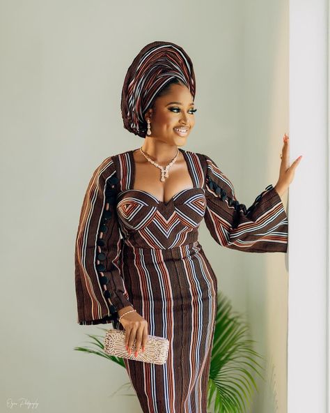 Nigerian Wedding Attire For Women, Bride Aso Oke Styles, Aso Oke Dress Styles, Aso Oke Styles Traditional Weddings, Aso Oke Gown Styles, Asoke Styles, Nigerian Traditional Dresses, Yoruba Bride, Prom Fashion