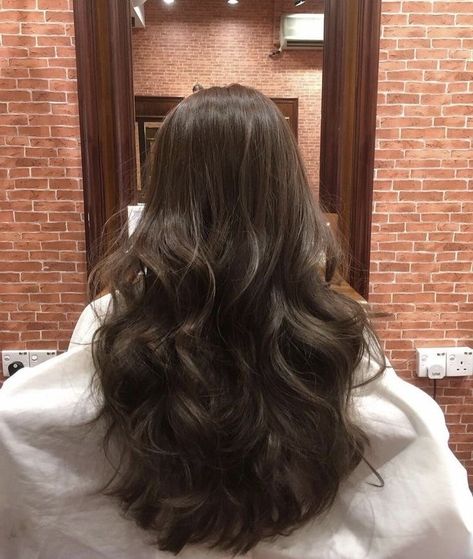 Brunette Balayage, Hair Done, Caramel Highlights, Brown Hair With Highlights, Hair Inspo Color, Dream Hair, Brunette Hair, Aesthetic Hair, Hair Dos