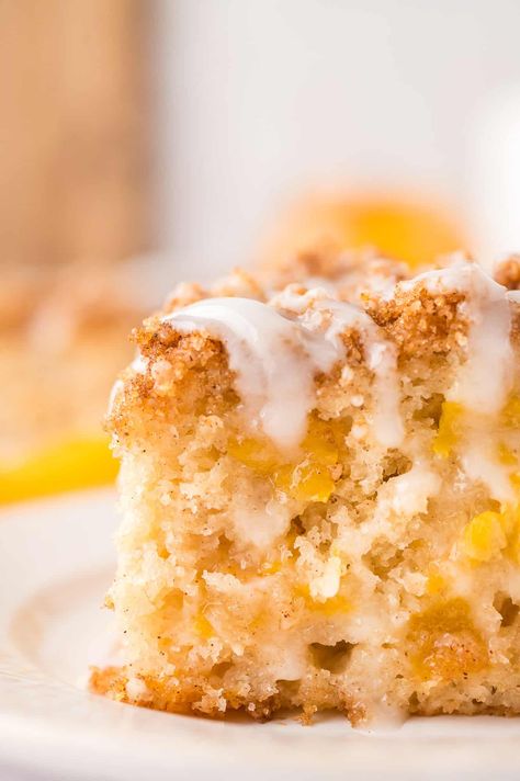 Homemade peach coffee cake, spiced with cinnamon and ginger, is perfect with a cup of coffee or tea. Make it with canned, frozen or fresh peaches. Recipes With Canned Fruit, Can Peaches Recipes, Peach Coffee Cake, Peach Cake Recipes, Best Chocolate Cake Recipe, Peach Coffee, Frozen Peaches, Peach Crumble, Streusel Coffee Cake