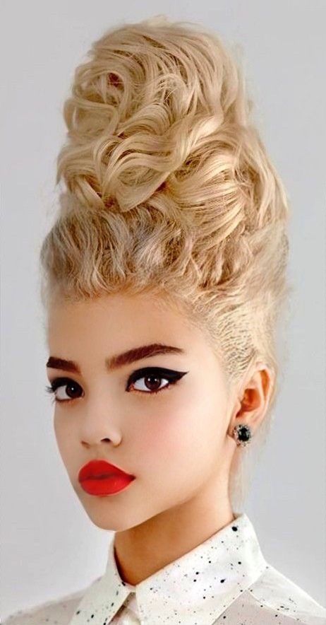 Mrs Peacock, Elegance Woman, List Of Hairstyles, Queen Marie Antoinette, Marie Antoinette Style, Vintage Hairstyle, Braid Bun, Beehive Hair, Avant Garde Hair