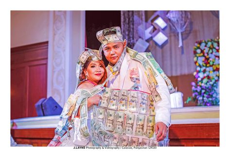 How To Do The Filipino Money Dance At Your Wedding – Sinta & Co. Money Dance Wedding, Wedding Money Dance, Dance Bows, Filipino Wedding, Money Dance, Wedding Money, Weddings By Color, Partner Dance, Romantic Moments