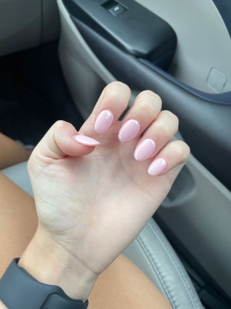 Simple Sns Nails Almond, Light Pink Nails Almond Shape Short, Light Pink Shirt Almond Nails, Short Oval Nails Ideas Pink, Cute Short Oval Nails Ideas, Light Pink Short Almond Nails, Baby Pink Oval Nails, Nail Inspo Round Short, Short Round Pink Nails