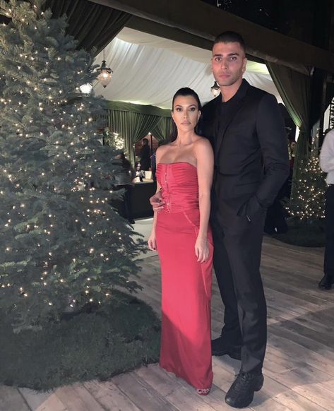 Kourtney Kardashian Christmas, Kourtney Kardashian And Younes Bendjima, Kardashian Christmas Party, Kourtney Kardashian And Younes, Kardashian Christmas, Kourtney Kardashian Instagram, Younes Bendjima, Romantic Christmas, Nice Fashion