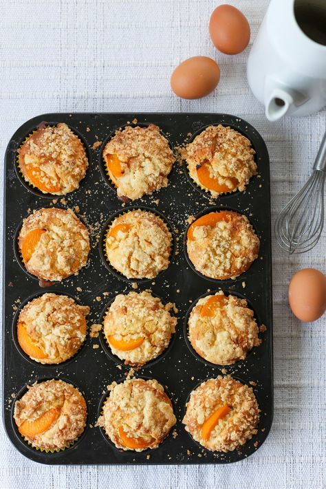 Peach And Cream Cheese Muffins, Honey Peach Cream Cheese Cupcakes, Peaches Cream Cheese, Cheese Muffin, Cream Cheese Cupcakes, Clean Healthy Recipes, Muffin Flavors, Peach Muffins, Cream Cheese Muffins