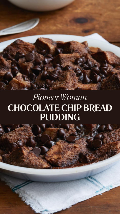 Pioneer Woman Chocolate Chip Bread Pudding Cinnamon Bread Pudding Recipe, Sourdough Bread Pudding, Chocolate Chip Bread Pudding, Cinnamon Bread Pudding, Bread Pudding Easy, Dessert Truffles, Chocolate Bread Pudding, Chocolate Chip Bread, Bread Pudding Recipe