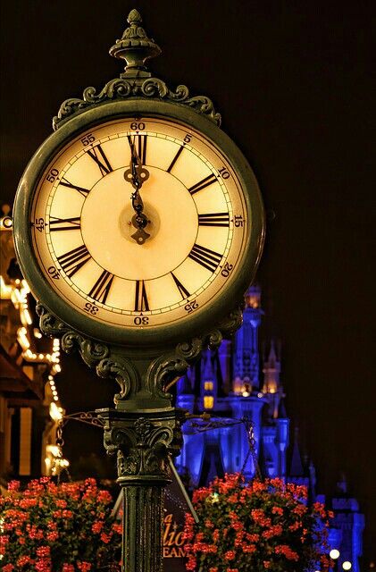 The clock strikes 12:00.... Castle Tattoo, Wonderful World Of Disney, Disney Photography, Parc D'attraction, Disney Magic Kingdom, Disney Side, Cinderella Castle, I Love Disney, Time After Time