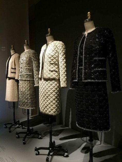 Coco Chanel couture | Facebook Chanel Aesthetic Vintage, Coco Chanel Aesthetic, Manus X Machina Fashion, Manus X Machina, Chanel Style Jacket, Coco Chanel Fashion, Fashion Decades, Chanel Suit, Chanel Outfit