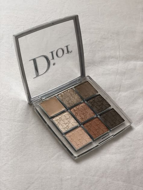 Dior Makeup Aesthetic Products, Eyeshadow Aesthetic Palette, Dior Makeup Palette, Dior Makeup Aesthetic, Dior Palette, Dior Eyeshadow Palette, Dior Eyeshadow, Penyimpanan Makeup, Dior Backstage