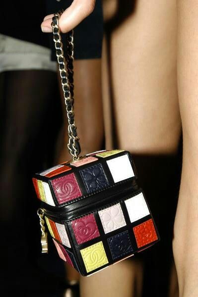 Chanel rubik's cube bag Outfit 2020, Chanel Couture, Rubik's Cube, Handbag Heaven, Fashion Spring, Louis Vuitton Twist Bag, Arm Candy, Coco Chanel, Beautiful Bags