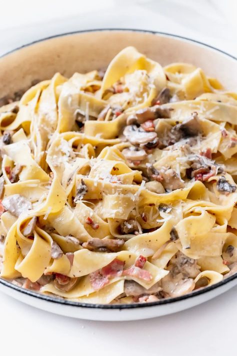 Chicken Pasta Dishes, Pappardelle Pasta, Garlic Mushrooms, Course Meal, Italian Pasta, Fun Dinners, A Banana, The Dinner, Chicken Pasta