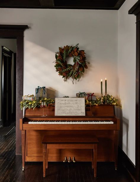 Our Guide for a Holiday-Ready Home Christmas Piano Decor, Preparing For Guests, Home Piano, Everyday Aesthetic, Piano Decor, Christmas Piano, Setting The Table, Piano Room, Christmas Decor Inspiration