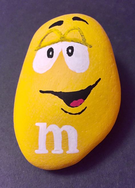 M & M Rock art M M Painted Rocks, Rock Painting Tutorial, Diy Rock Art, Painted Rocks Craft, Painted Rocks Diy, Rock Painting Ideas Easy, Rock Painting Patterns, Painting Rocks, Rock Ideas