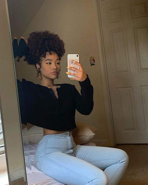 Black Teenage Girl, Makup Looks, Black King And Queen, Natural Curls Hairstyles, Ideas For Instagram Photos, Teenage Fashion Outfits, Black Girls Hairstyles, Messy Hairstyles, Curled Hairstyles