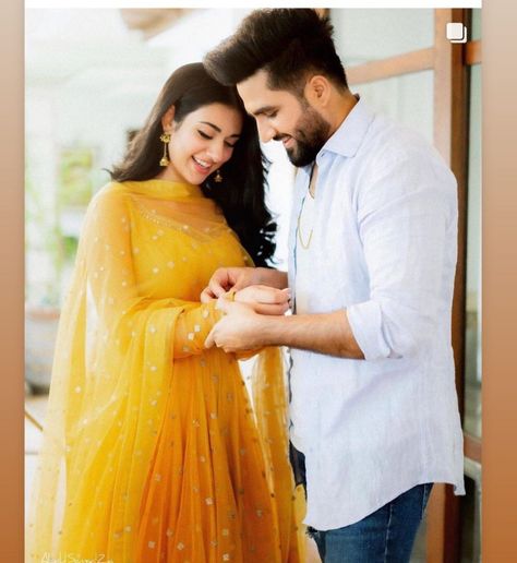 Eid Couple Pics, Pakistani Poses, Traditional Couple, Sarah Khan, Indian Wedding Poses, Pre Wedding Photoshoot Outfit, Engagement Photography Poses, Bridal Photography Poses, Indian Wedding Couple Photography