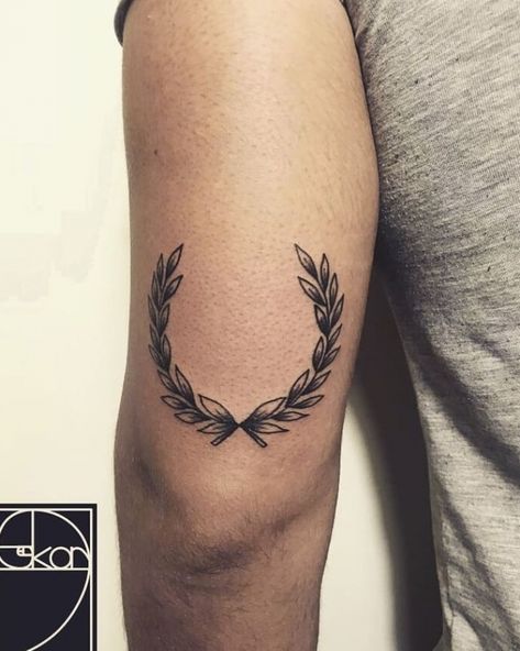 Olivenzweig Arm Tattoo von @okancargatattoo #mentattoo #tattooideas Branch Arm Tattoo, Branch Tattoo Men, Laurel Tattoo, Laurel Wreath Tattoo, Infected Tattoo, Olive Branch Tattoo, Wreath Tattoo, Tatuagem Masculina Pequena, Tattoo Placements