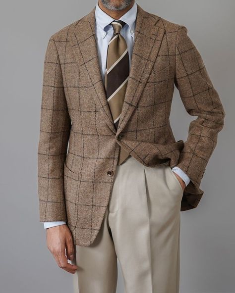 British Fashion Southern Gentleman Style, Burberry Suit, Older Mens Fashion, Theatre Inspiration, Unstructured Jacket, Stylish Mens Suits, Preppy Mens Fashion, Man Blazer, Mens Fashion Inspiration