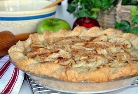 Apple Cream Pie Recipe, Apple Cream Pie, Baking Apples, American Apple Pie, Low Carb Pumpkin Pie, Apple Cream, Vegetarian Bake, Chocolate Cream Pie, Cream Pie Recipes