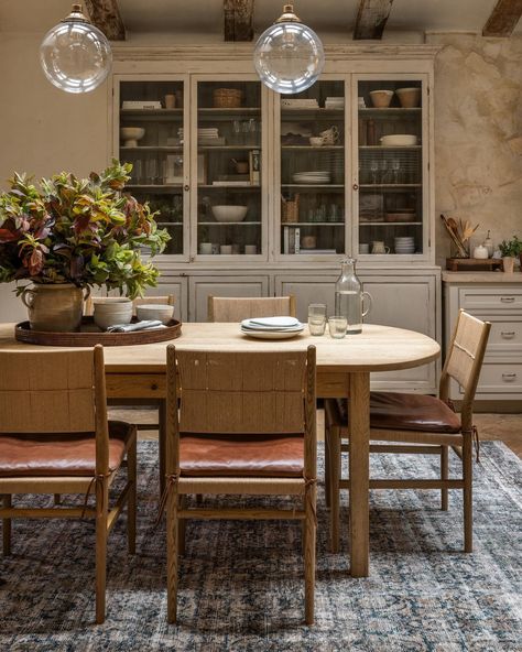 Amber Lewis | As you may know, I’m a bit of a foodie. But something I possibly love even more than a fancy meal is setting the table. And beyond that – I… | Instagram The Knick, Amber Lewis, Shoppe Amber Interiors, Modern Vintage Decor, Setting The Table, Amber Interiors, Paris Apartments, Dining Room Inspiration, April 12