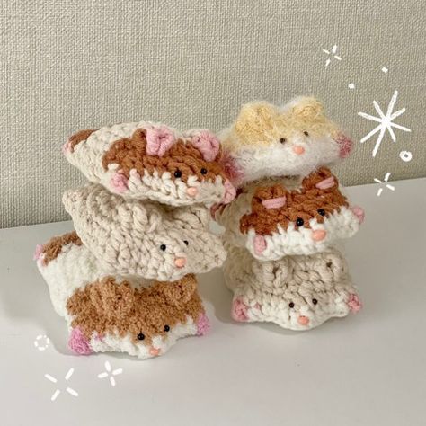 Crochet Melting-zzi :: melted hamster - mminitting's Ko-fi Shop Crocheting Small Animals, Sewing Ideas Animals, Hand Knitting Ideas, Crochet Projects Aesthetic, Small Crochet Patterns, Small Things To Crochet, Hamster Crochet Pattern, Crochet Fluffy Yarn, Fluffy Yarn Crochet