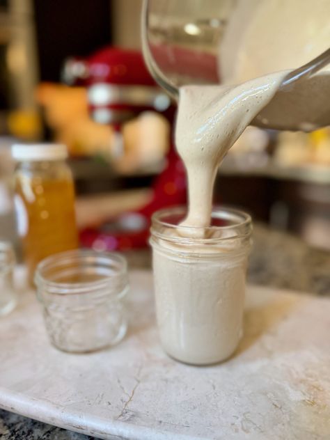 Whipped Honey with Cinnamon and Vanilla Vanilla Honey Butter, Whipped Vanilla Cinnamon Honey, Cinnamon Whipped Honey, Whipped Honey Coffee, Honey Christmas Gift Ideas, Creamed Honey How To Make, Whipped Honey Recipe, Whipped Cinnamon Honey, Homemade Alternatives