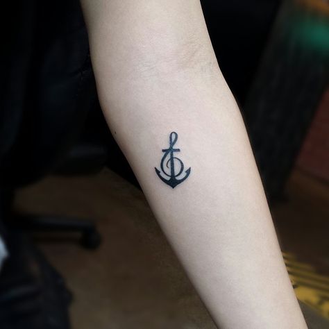 I am IN LOVE with this!!! I know I want my exclamation point on my foot, but this on my sternum would be badass. I need it. Minimalist Tattoo Meaning, Tattoo Tiny, Paris Tattoo, Typography Tattoo, French Tattoo, Muster Tattoos, Anchor Tattoo, Music Tattoo, Music Tattoos