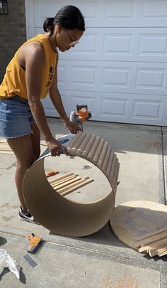 Diy Circular Coffee Table, White Circle Coffee Table, Diy Round Coffee Table With Storage, Diy Circle Coffee Table, Diy Coffee Table Round, Coffee Table Round, Round Coffee Tables, Diy Round Coffee Table, Padded Coffee Table