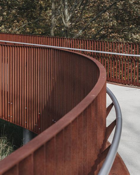 Timber Walkway, Bridge Railing Design, Guard Rail Design, Bridge Landscape Architecture, Stairs And Ramps Architecture, Cool Ramps Architecture, Ramp And Stairs Architecture, Outdoor Bridges, Balustrade Design