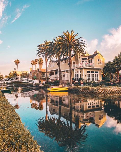 Venice Canals California, Venice Beach Canals, Los Angeles Photography, Venice Beach California, Popular Places, La Jolla Cove, Venice Canals, Visual Board, Sunny California