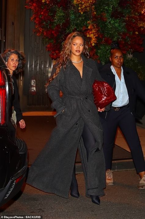 Rihanna Dress Outfits, Long Black Coat Outfit, Denim Outfit Winter, Dinner In New York City, Africa Chic, Rihanna Work, Dinner In Nyc, Rihanna Dress, Black Coat Outfit