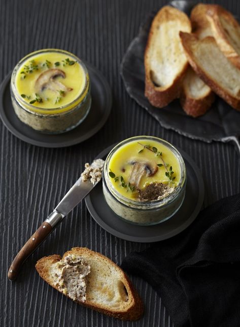 Mushroom and Thyme Pâté Foraged Food Recipes, Vegan Pate Recipes, Veggie Pate, Mushroom Pate Recipe, Chicken Liver Pate Recipe Ina Garten, Chicken Liver Pate Jamie Oliver, Mushroom Starter, Chicken Liver Pate Food And Wine, Goose Liver Pate