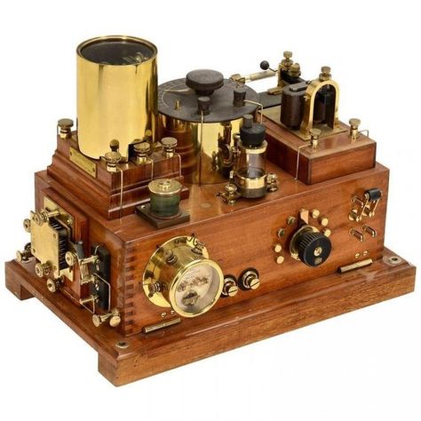 Steampunk Radio, Steampunk Projects, Steampunk Gadgets, Steampunk Items, Valve Amplifier, Steampunk Tendencies, Antique Shelves, Electronic Circuit Design, Steampunk Goggles