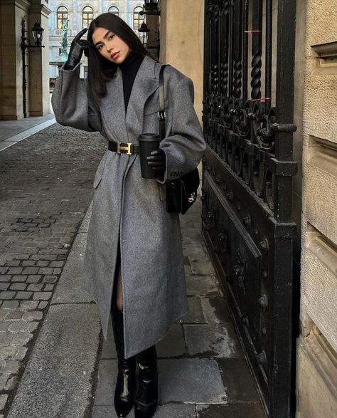 Gloves Outfit, Parisian Outfits, Winter Coat Outfits, Classy Winter Outfits, Grey Coat, Outfits Winter, Coat Outfits, Looks Chic, Winter Fashion Outfits