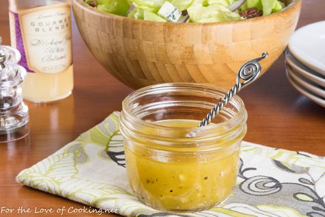 Balsamic Vinegrette, Pear Vinegar, Balsamic Dressing Recipe, White Balsamic Vinaigrette, Vinaigrette Dressing Recipe, Balsamic Vinaigrette Recipe, Sliced Pears, Pear Salad, Savory Salads